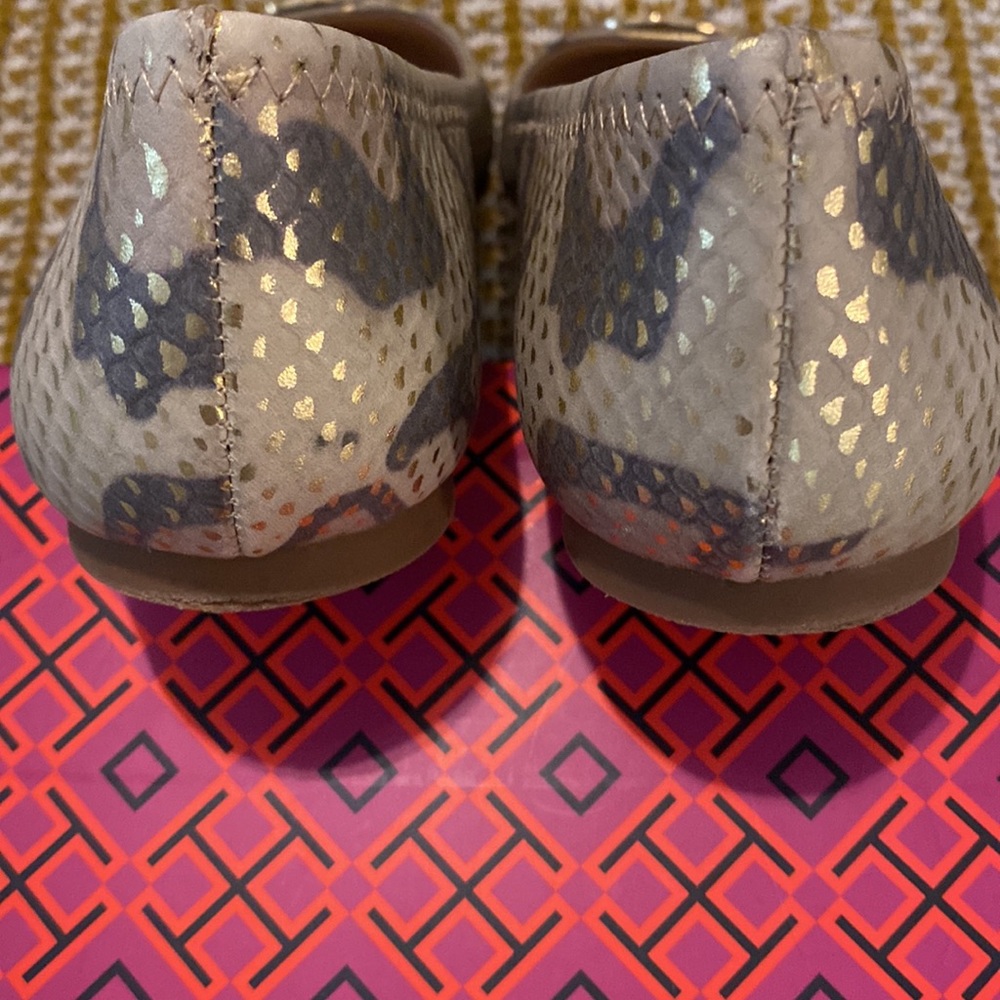 Tory Burch Silver Metallic Logo Ballet Flats - Picture 3 of 8
